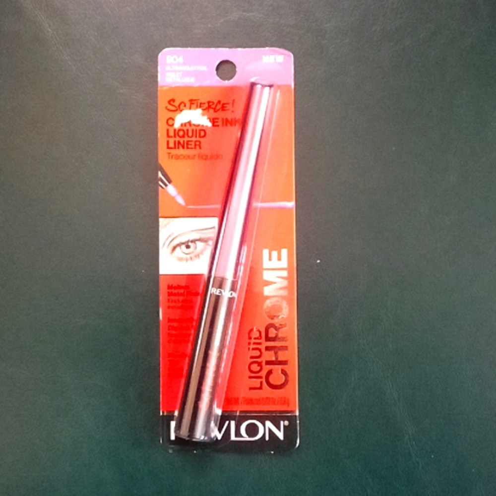 Revlon So Fierce Chrome Ink Liquid Eyeliner